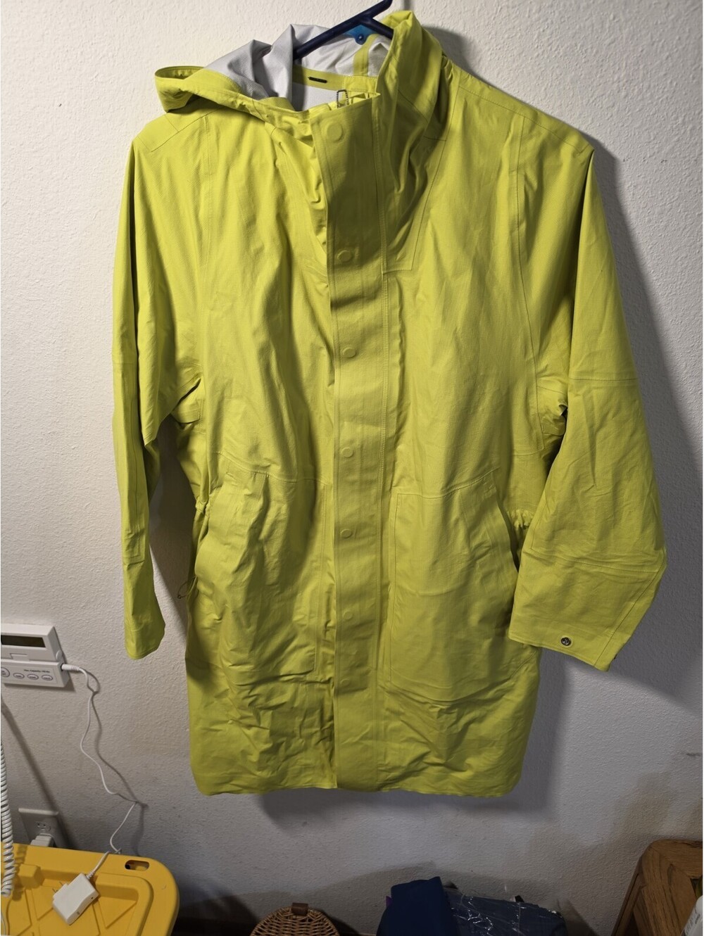 Lululemon Women’s Windbreaker Jacket Size 8 Yellow Green